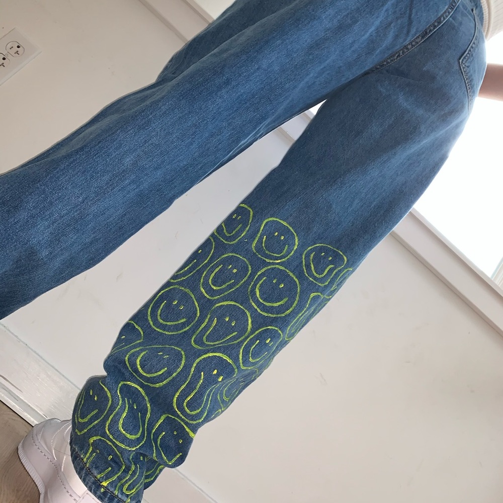 New Pretty Little Thing Baggy Smiley Jeans